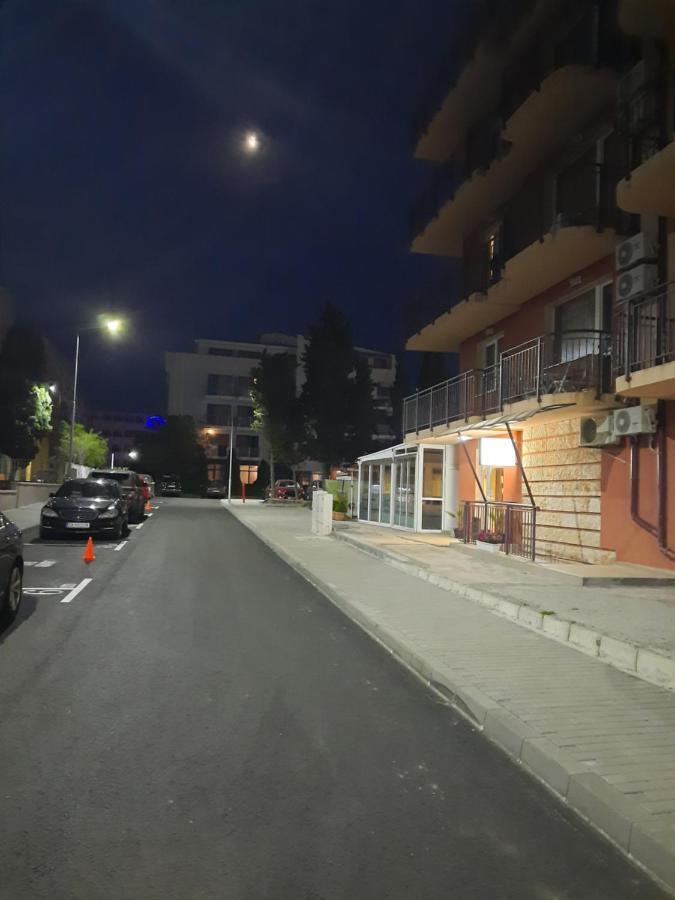 Hotel Sapphire Primorsko Exteriör bild