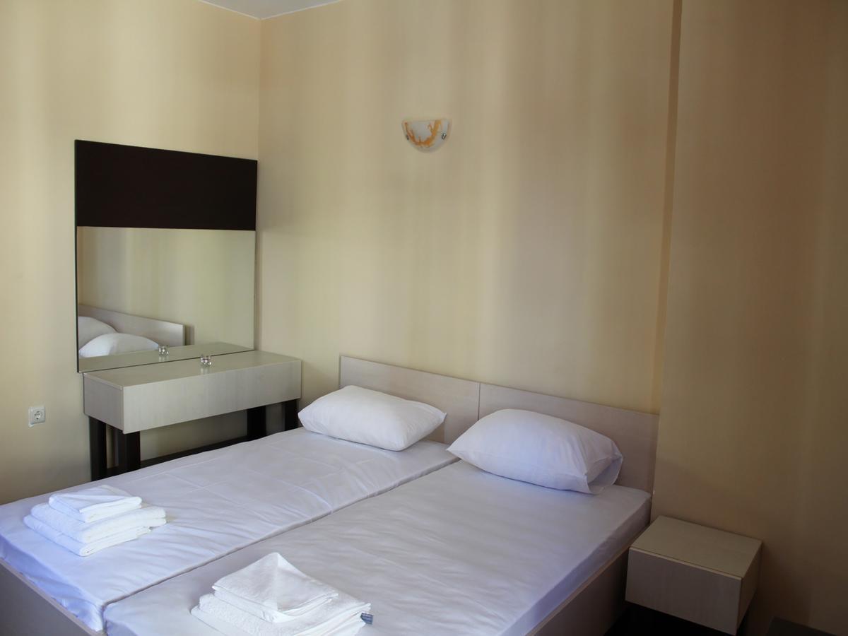 Hotel Sapphire Primorsko Exteriör bild