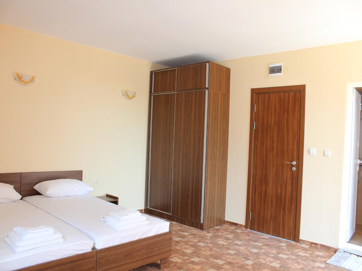 Hotel Sapphire Primorsko Exteriör bild