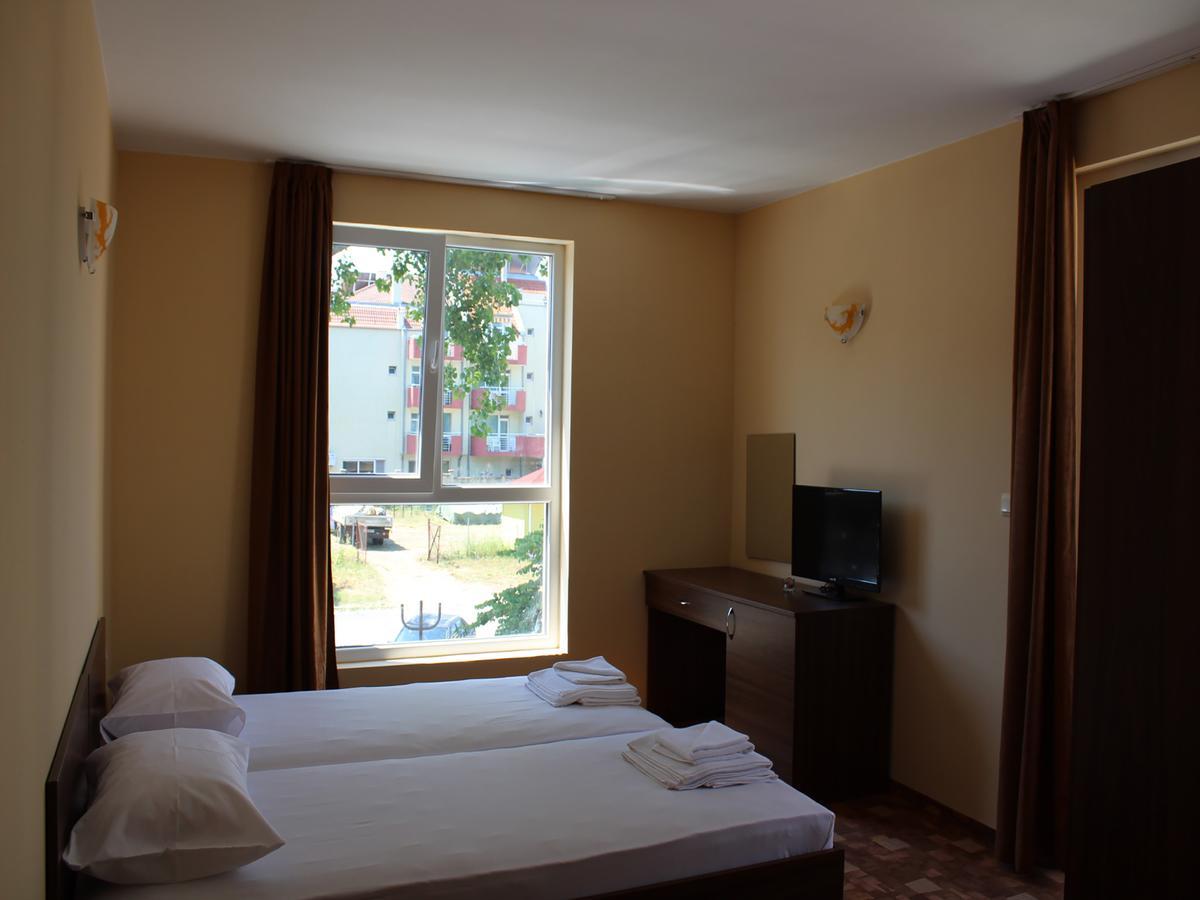 Hotel Sapphire Primorsko Exteriör bild