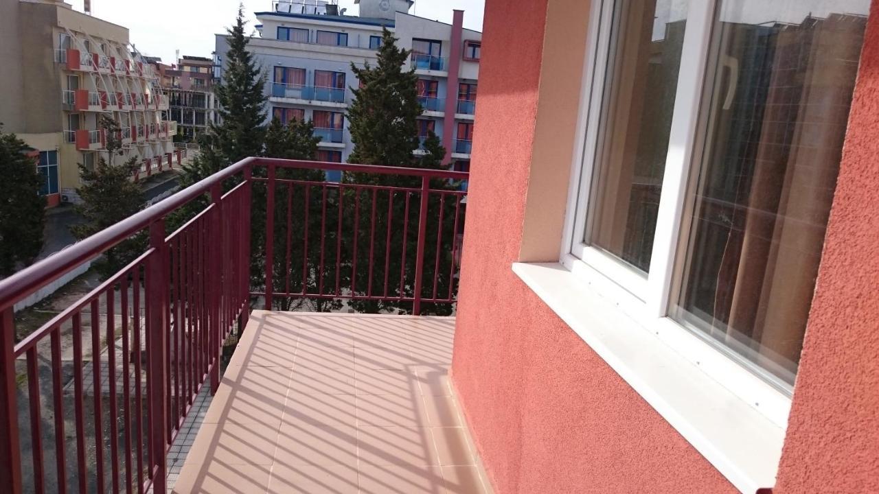 Hotel Sapphire Primorsko Exteriör bild