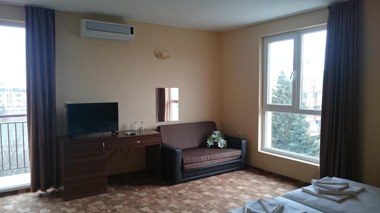 Hotel Sapphire Primorsko Exteriör bild