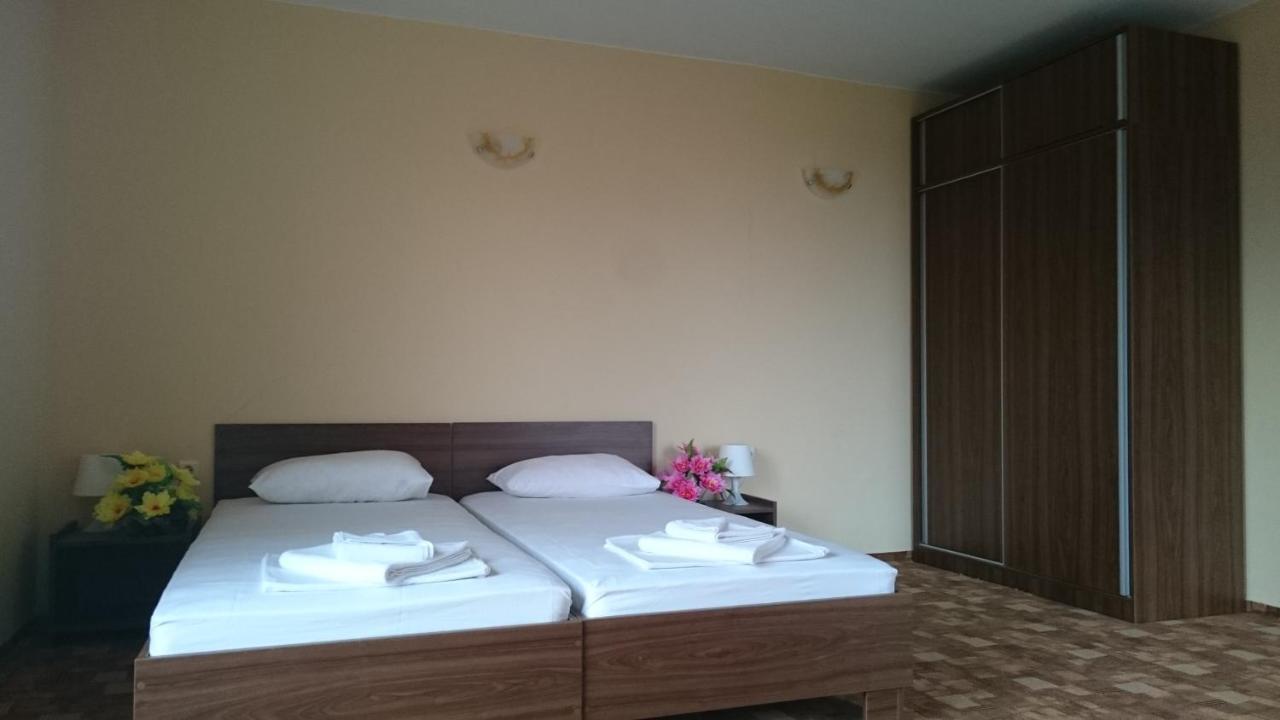 Hotel Sapphire Primorsko Exteriör bild