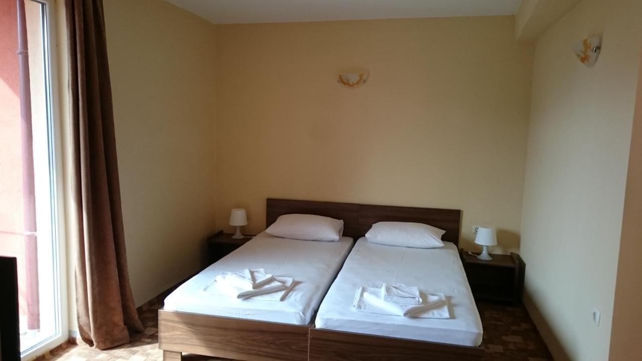 Hotel Sapphire Primorsko Exteriör bild