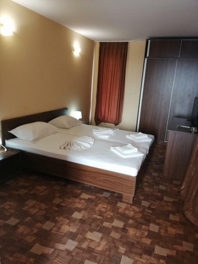 Hotel Sapphire Primorsko Exteriör bild